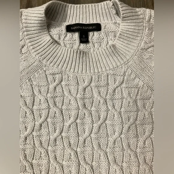 Banana Republic Women’s Small Beige Cable Knit Sweater - Picture 2 of 5